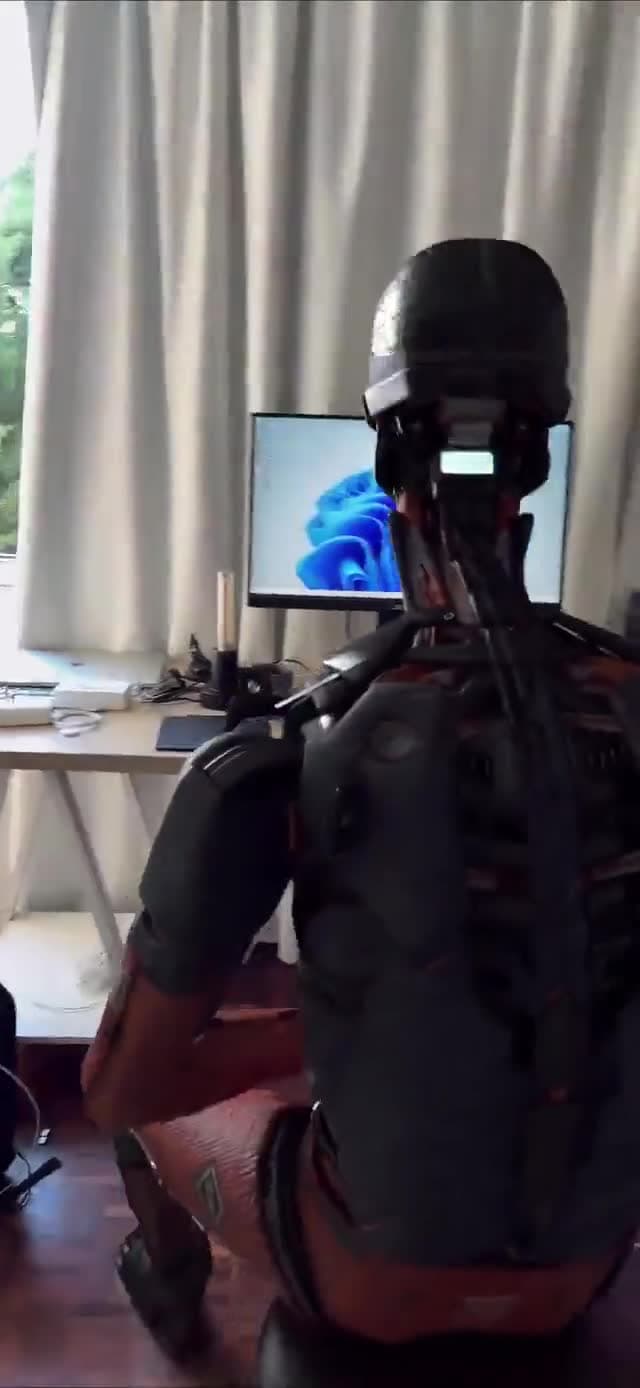 Video thumbnail for This footage was captured in real time on an iPhone using Simulon. Future of homemade CGI videos looks good if this is legit