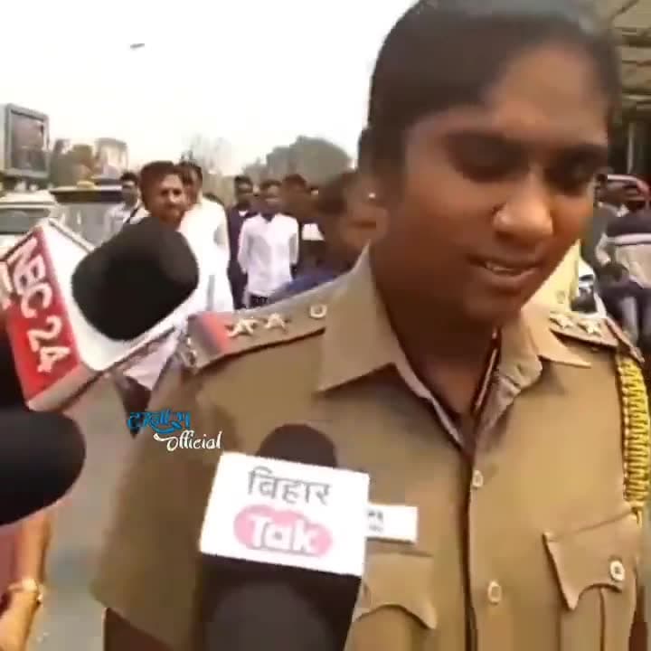 Video thumbnail for Lady cop gives a big brain response
