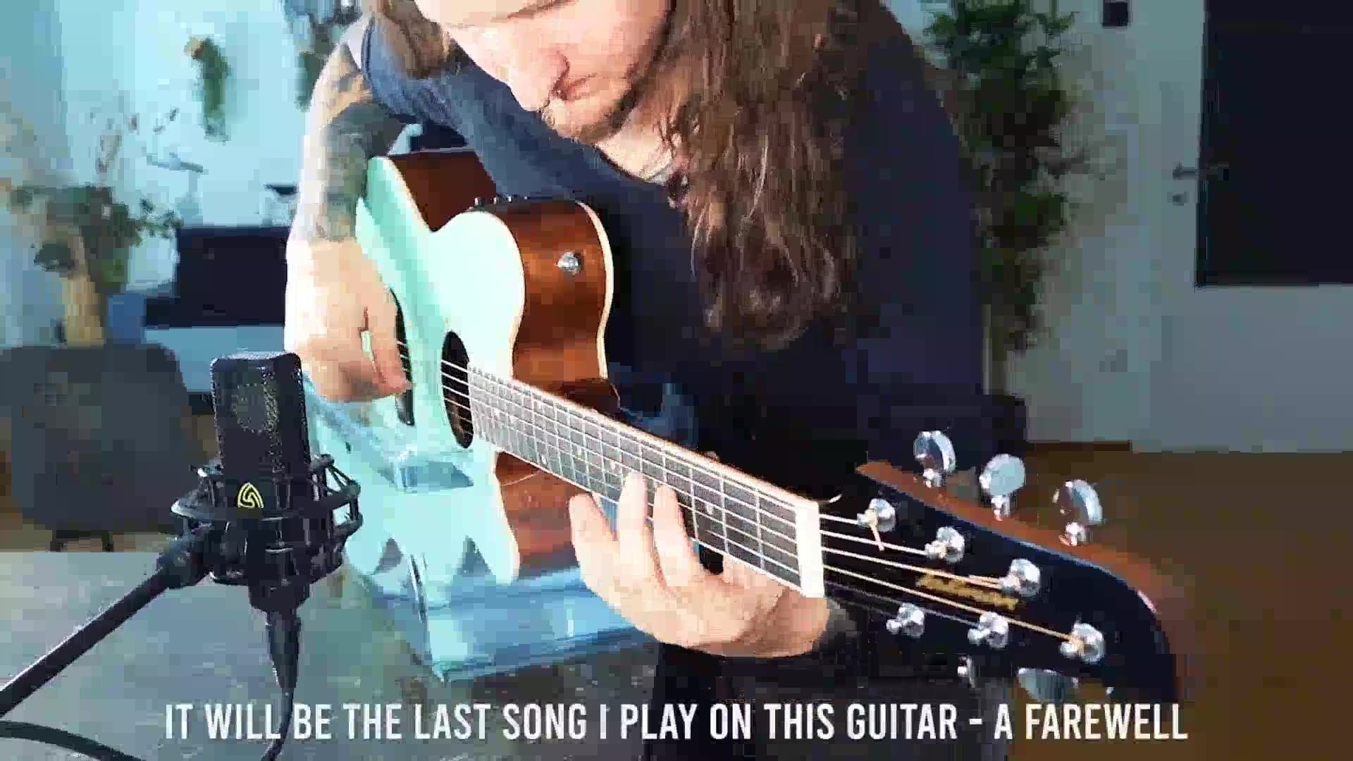 Video thumbnail for Playing guitar under water sounds very soothing