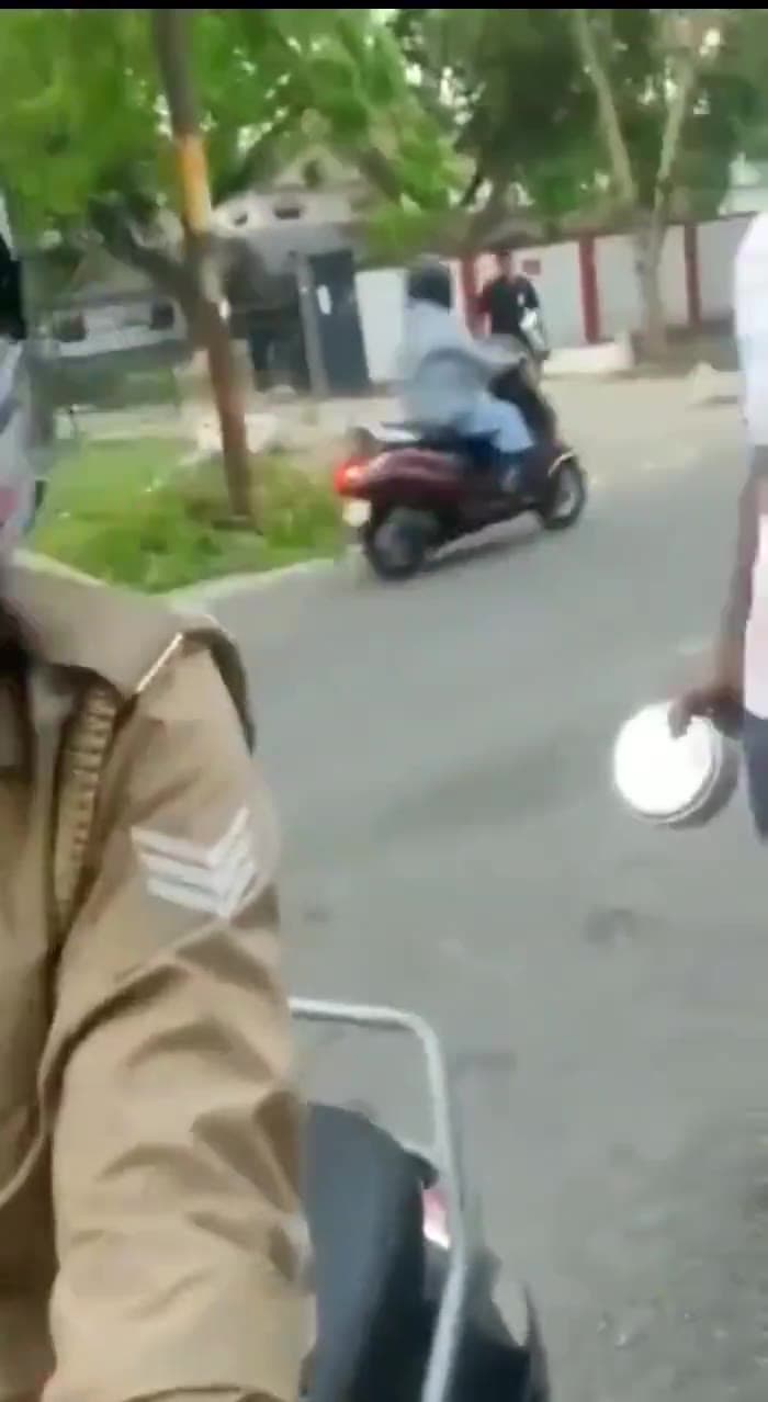 Video thumbnail for Cop in Lucknow caught harassing minors
