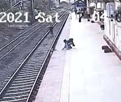Video thumbnail for Props to this guy he didn't hesitate for even a second