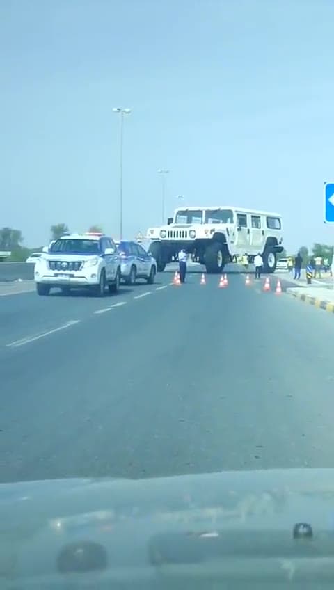Video thumbnail for Dubai Rainbow Sheikh's giant fully drivable Hummer H1 "×3" is three times bigger than a regular Hummer H1 SUV (14 meters long, 6 meters wide, and 5.8 meters high)