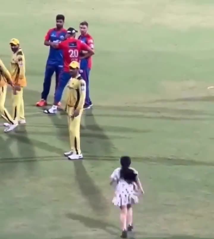 Video thumbnail for Found this adorable video of Dhoni and Ziva