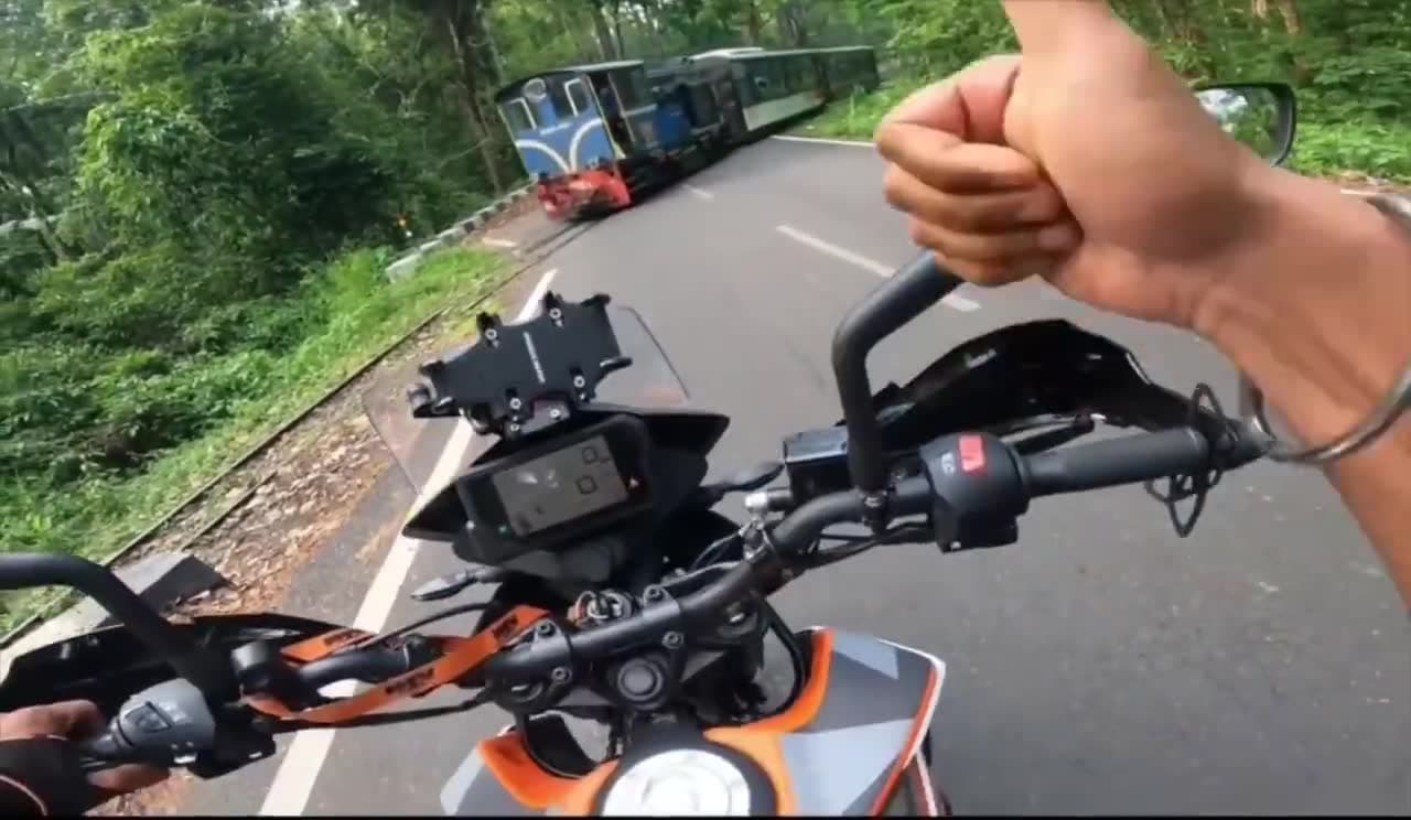 Video thumbnail for Most dangerous and stupid railway crossing I have ever seen