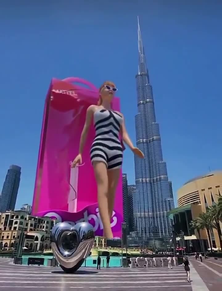 Video thumbnail for Giant 3D ad next to the Burg Khalifa