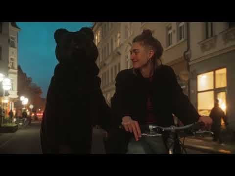 YouTube thumbnail for Kapa Tult - Niemand (Musikvideo)
