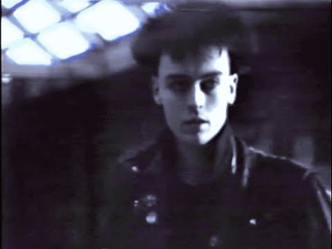 YouTube thumbnail for Disinteresse - Silhouet