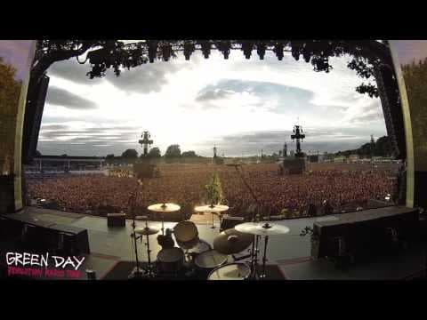 YouTube thumbnail for Green Day Crowd Singing Bohemian Rhapsody [Live in Hyde Park 2017]