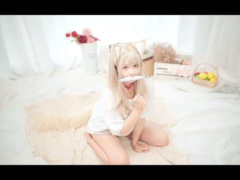 YouTube thumbnail for 当你的猫变成了人 (It might be, "When your cat turns into a human?")
