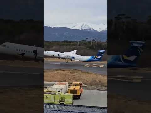YouTube thumbnail for Aerovias DAP de Havilland Dash 8-400 tail strike on landing
