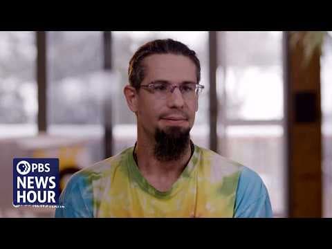 YouTube thumbnail for Army veteran faces conspiracy charges after participating in anti-ICE protest
